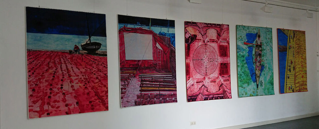 Die Ausstellung der Teppichbilder in der Kirche der Heimatgemeinde von Sylvia Vandermeer. (Foto: Marian von Brechan)
