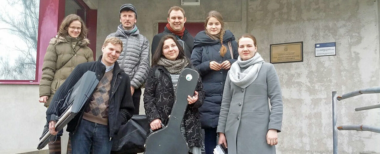 Die Projektteilnehmer waren am 13. März im Jugenderziehungsheim von Cēsis (Wenden) und im Gefängnis von Iļģuciems zu Besuch, um Freude und Hoffnung in den Alltag der dort inhaftierten Jugendlichen zu bringen.