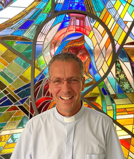Pater Christian Heim leitet die Einrichtung für suchtkranke junge Menschen in Markee. (Foto: Fazenda da Esperança)