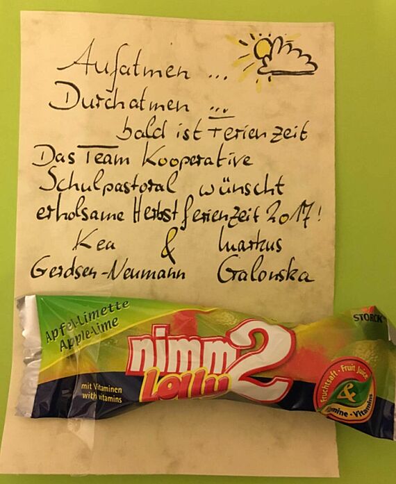 Verschnauf-Karte" mit einem aufgeklebten Vitamin-Lolly