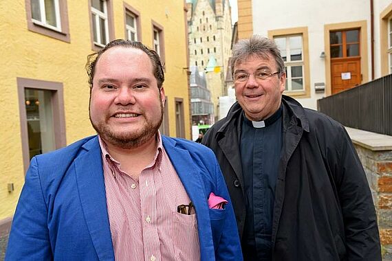 Juan Del Bosco (links) gemeinsam mit Monsignore Georg Austen. (Foto: Patrick Kleibold)