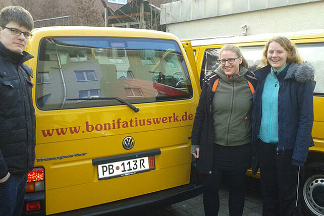 Die Nordeuropa-Praktikanten des Bonifatiuswerkes machten sich mit 3 Bussen gemeinsam mit einem der ehemaligen Praktikanten Martin Schwentker und angehenden Gemeindereferenten auf den Weg nach Riga.