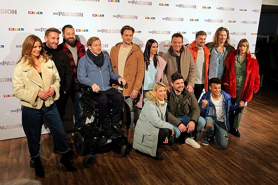 Mit einem Staraufgebot bekannter Sängerinnen und Sängern sowie Schauspielerinnen und Schauspielern inszeniert RTL an Ostern die Passionsgeschichte. Foto: RTL