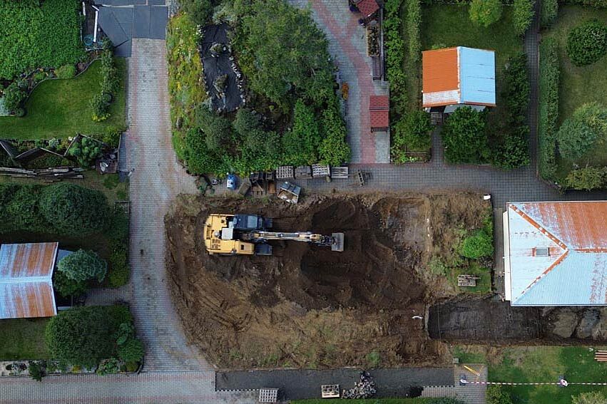 Die Baugrube für den Erweiterungsbau wird ausgehoben. Foto: Karmelkloster 