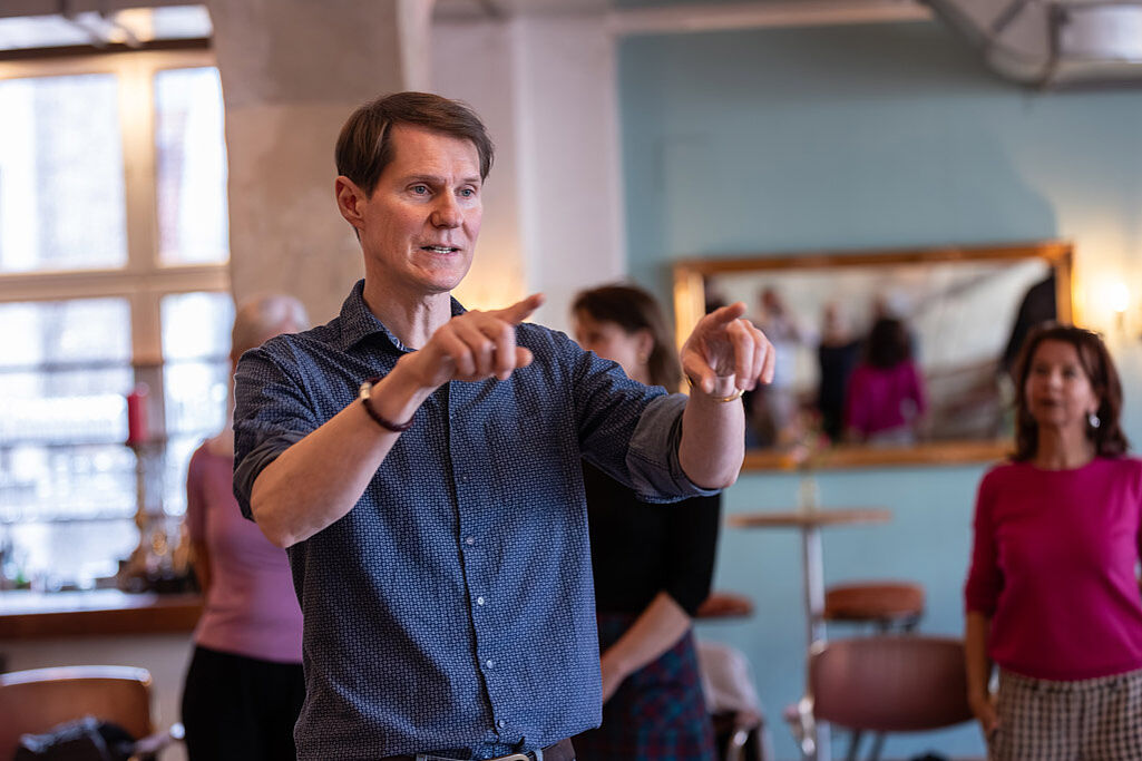 Thomas Riese, Tanzlehrer und Bewegungstherapeut. (Foto: Hartmut Salzmann)
