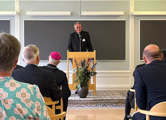 Festrede von Pater Philip Geister SJ, Rektor des Newman-Instituts, anlässlich des 25-jährigen Bestehens der Hochschule. Foto: Ritha Eriksson