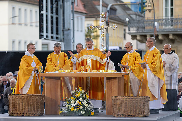 Bischof Dr. Heiner Wilmer, Vorsitzender der Deutschen Bischofskonferenz, war Hauptzelebrant des Abschlussgottesdienstes. Foto: Hartmut Salzmann