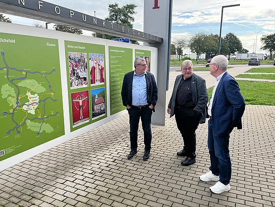 Pause an der Raststätte Eichsfeld in Thüringen: Geschäftsführer Ingo Imenkämper, Generalsekretär Monsignore Georg Austen, Präsident Manfred Müller (v.l.). Foto: Marcus Thielking