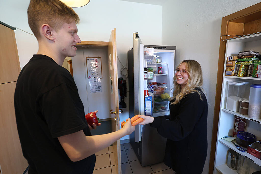 Zum Alltag im Kinder- und Jugendhaus gehören auch Essensvorbereitungen (Foto: Markus Nowak)