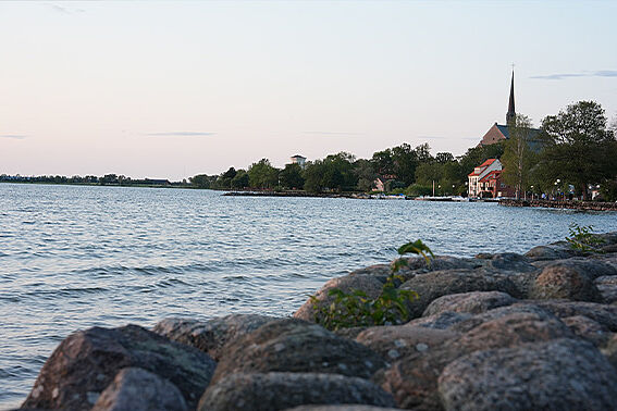 Der Blick auf den Vätternsee in Vadstena. (Foto: Theresa Meier)