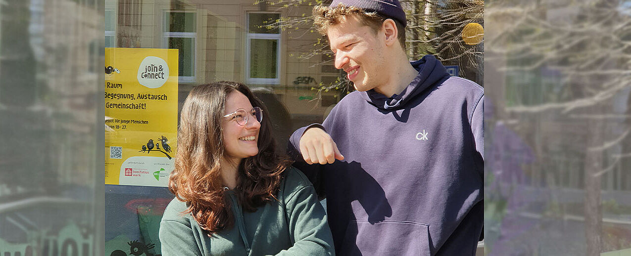 Sie sind die Gastgeber von „join & connect“:  Lilith Gernert und Simon. Foto: Angelika Thönes