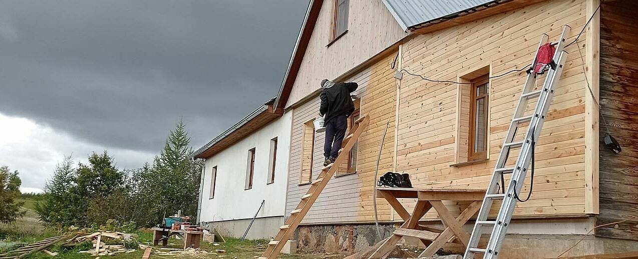 Das Haupthaus wurde saniert und ein Anbau für Gäste wurde errichtet. (Foto: Daniela Anna Pilscikova)