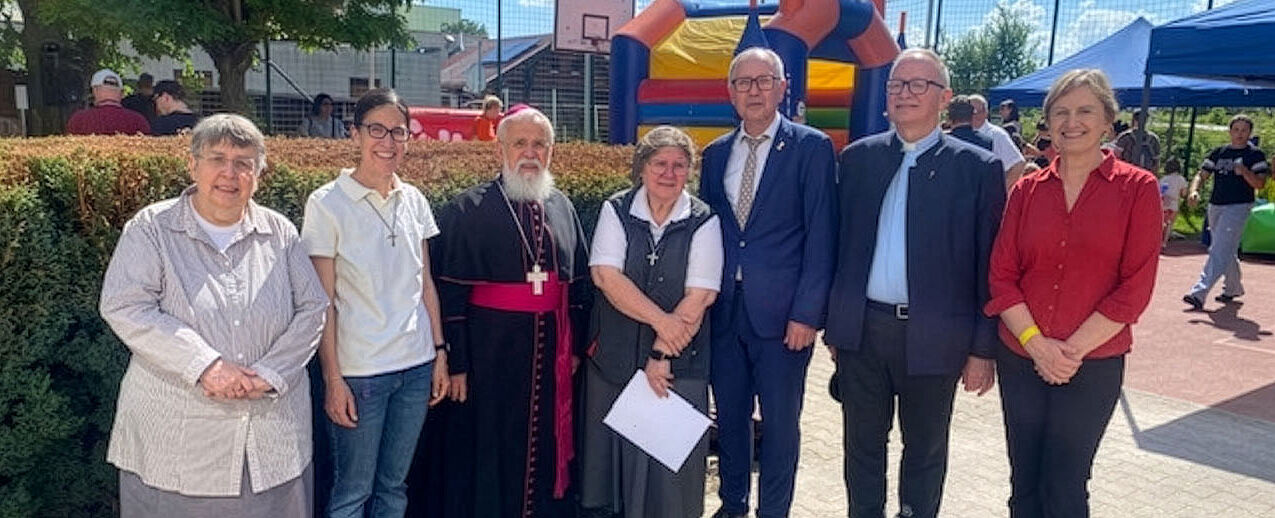 Provinzleiterin Schwester Petra, Schwester Bernadeth, Bischof Dr. Feige, Schwester Lydia, MM, Domkapitular Thomas Kessler und Dr. Frederike Meier (Leiterin Pastorale Dienste Magdeburg)