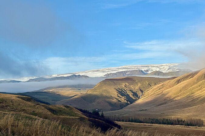 Eine karge, steinige und weite Landschaft zeichnet Island aus. (Foto: Msgr. Georg Austen)