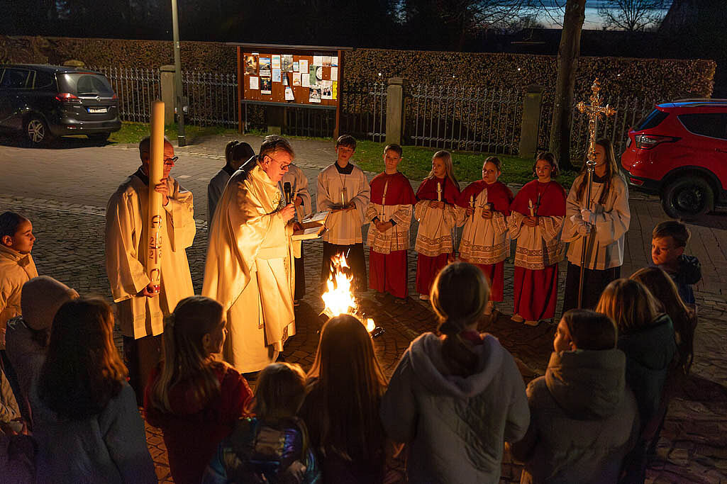 Osterfeuer vor der Marienkirche