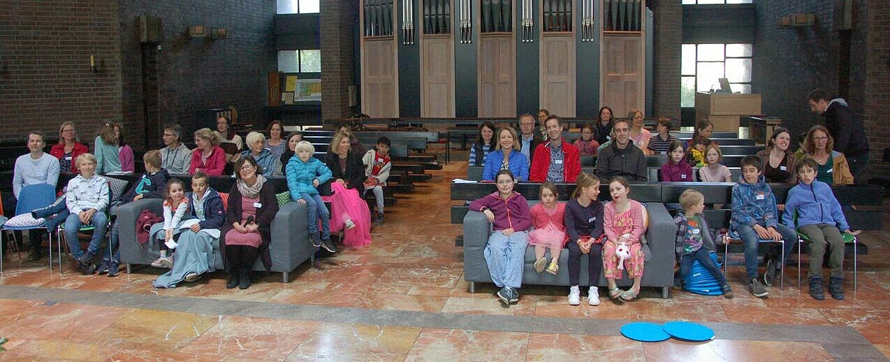 SoFa-Kirche: ein neues Gottesdienstangebot für Familien in der Pfarreiengemeinschaft „Zwischen Rhein und Ennert“. (Foto: B. Heil)
