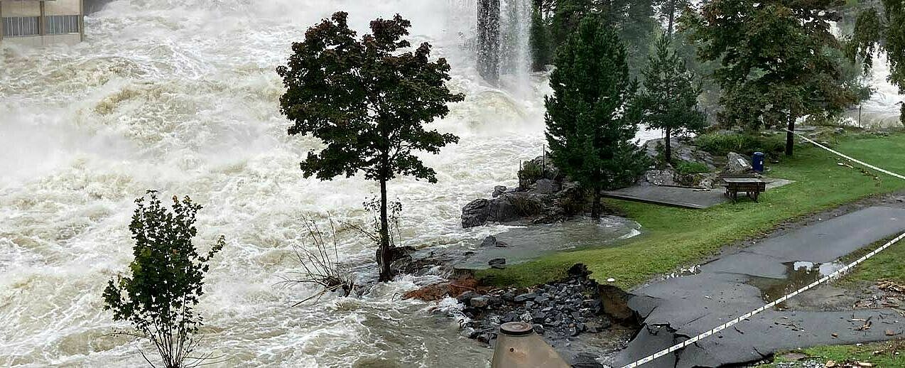 The storm caused the three rivers in Hønefoss to overflow their banks rapidly. (Photo: Josef Ottersen)