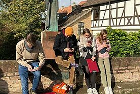 Recherche bei der Stadtführung.