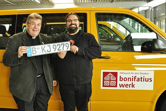 v. l.: Msgr. Georg Austen, Thorsten Straßburg, Foto Sr. Theresita M. Müller