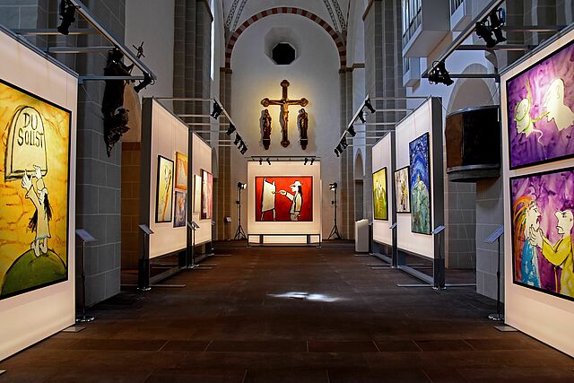 Bereits zwei mal organisierte das Bonifatiuswerk die Ausstellung "Udos 10 Gebote" mit Werken von Udo Lindenberg, hier: in der Paderborner Gaukirche im Jahr 2017. (Foto: Patrick Kleibold)