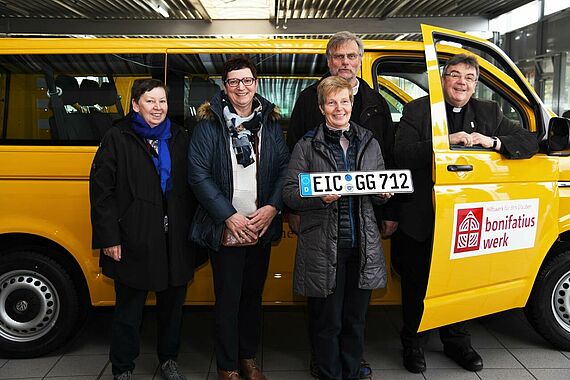 Eva-Maria Motz (v.l.), Ute Rhode, Margit Nolte, Pfarrer Karl-Josef Meyer OP und Monsignore Georg Austen. Foto: Sr. Theresita M. Müller