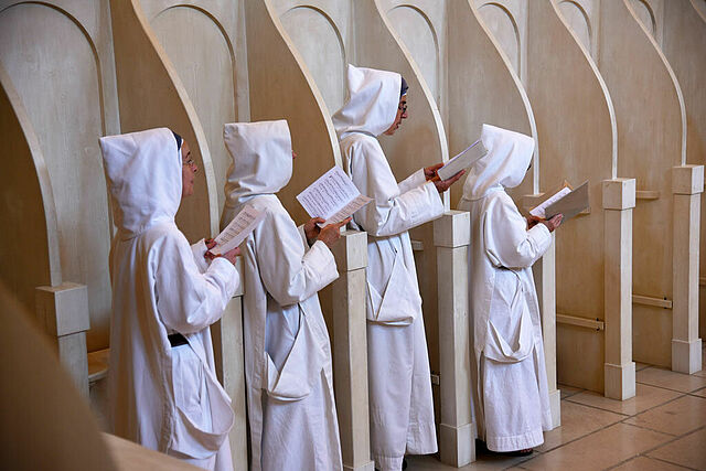 Schwestern von Bethlehem singen in der Klosterkirche. (Foto: Bonifatiuswerk)