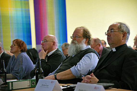 v.r.: Bernhard Gaar (Diözesan-Bonifatiuswerk Dresden-Meißen), Michael Hänsch (Mitglied Bonifatiusrat), Prof. Dr. Günter Riße (Diözesan-Bonifatiuswerk Köln). Foto: Patrick Kleibold 