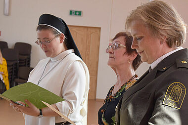 Sr. Hannah Rita Laue OP (v. l.), Daina Strelēvica, Violeta Brokone. Foto: Sr. Theresita Müller