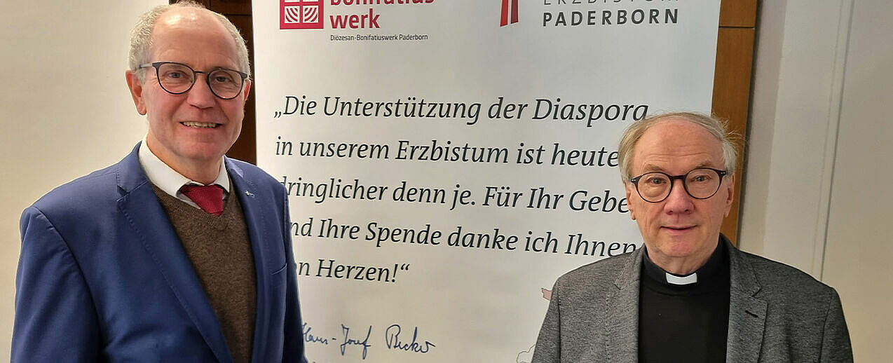 Geistlicher Rat Pfarrer i. R. Wolfgang Winkelmann aus Siegen konnte als Vorsitzender des Diözesan-Bonifatiuswerkes Paderborn auch den Präsidenten des Bonifatiuswerkes, Manfred Müller, begrüßen. (Foto: Erzbistum Paderborn)
