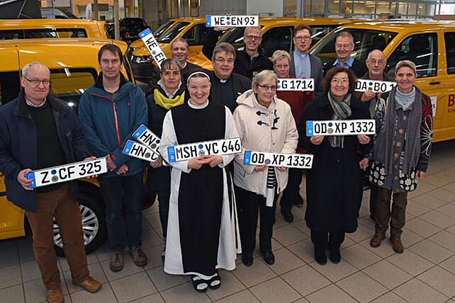 Zum ersten Mal im Jahr 2017 hat das Bonifatiuswerk der deutschen Katholiken neue BONI-Busse an katholische Gemeinden und Institutionen vergeben. Foto: Kleibold