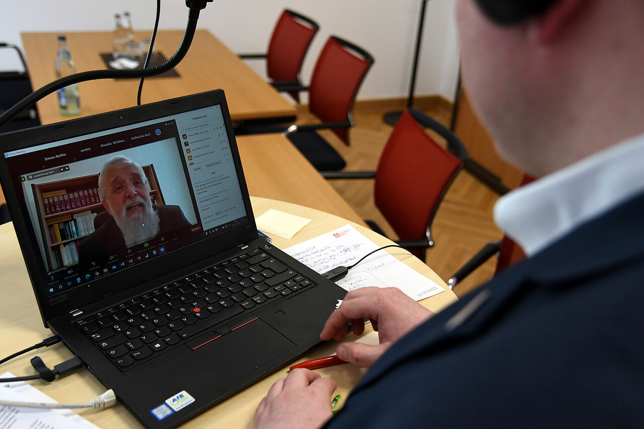 Welchen Stellenwert sieht Bischof Feige für die RKW? Eine Antwort gibt er in seinem Grußwort (Foto: Theresa Meier)