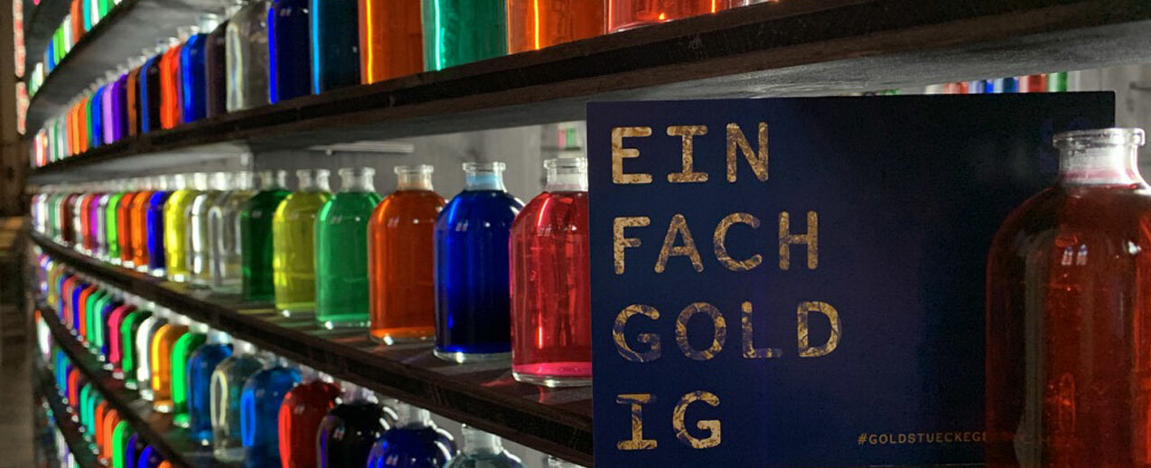 "In welcher Farbe strahlt dein Leben?" – Lichtinstallation Lux Ovalis zur Ausstellung "Goldstücke - Lichtspiele in Gelsenkirchen-Buer". (Foto: Lukas Klein-Wiele, Pfarrei St. Urbanus) 