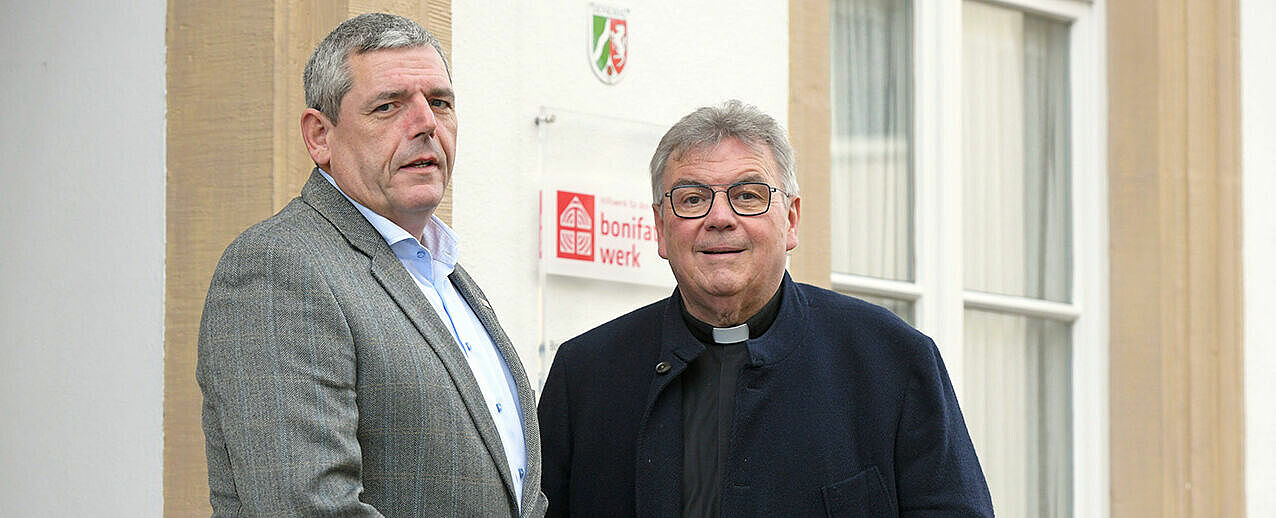 Der Vorstand des Bonifatiuswerkes: Hauptgeschäftsführer und Generalsekretär Monsignore Georg Austen und Geschäftsführer Ingo Imenkämper (v.l.) (Foto: Wilfried Hiegemann)