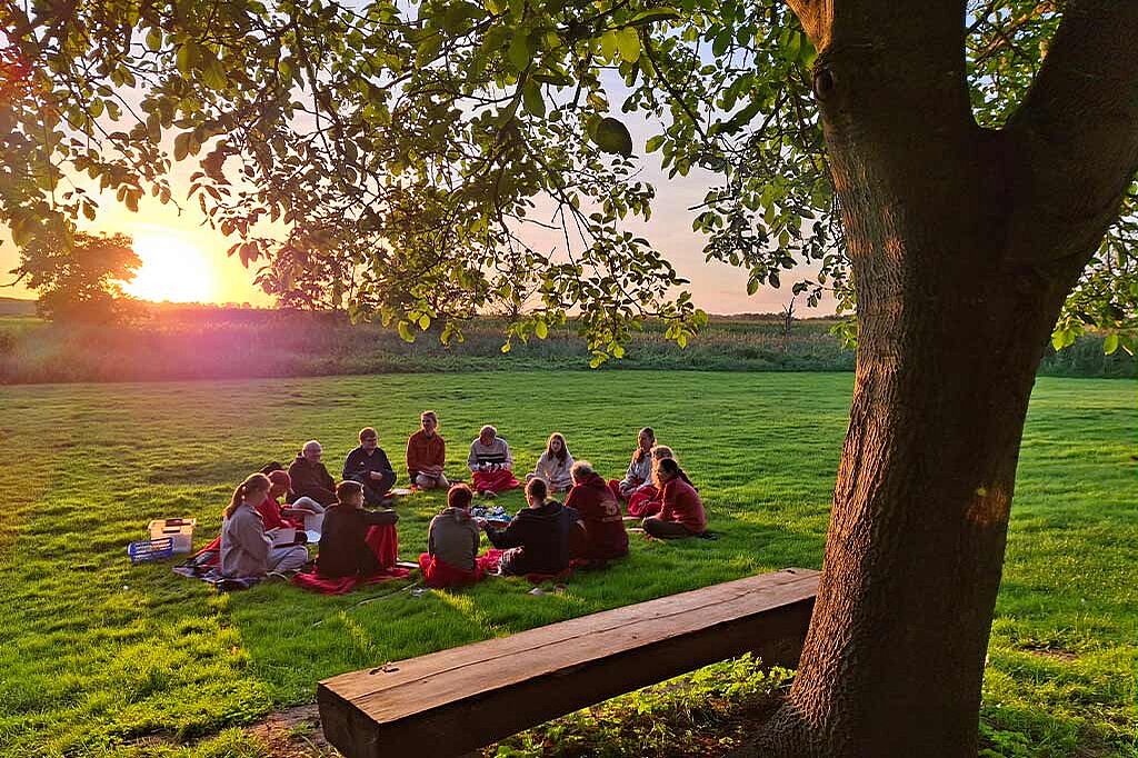 In der Natur gemeinsam reden und Kraft schöpfen hilft den Betroffenen. (Foto: Patricia Sorek)