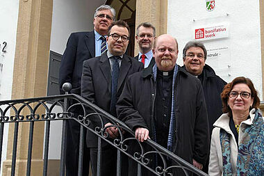 Das Bonifatiuswerk bekommt Besuch aus Schweden. Von links nach rechts: John Mossop (Controller im Bistum Stockholm), Staffan Livehed (Ökonom des Bistums), Thomas Twents (Leiter Projektverwaltung Bonifatiuswerk), P. Pascal René Lung OP (Generalvikar des Bistums Stockholm), Msgr. Georg Austen (Generalsekretär des Bonifatiuswerkes), Agnes Eggertz (Büroleiterin für Bischof und Generalvikar im Bistum Stockholm) 