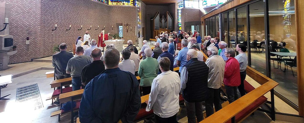 Der ein neu geschaffene Gemeindesaal ist an den Kirchenraum angebunden. (Foto: Andreas Peters)