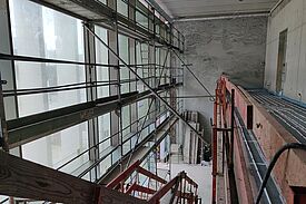 Blick auf Galerie und Foyer.