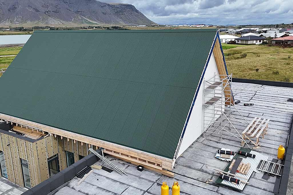 Unter Dach und Fach: Kirchenneubau schreitet voran (Foto: Ivan Sovic)