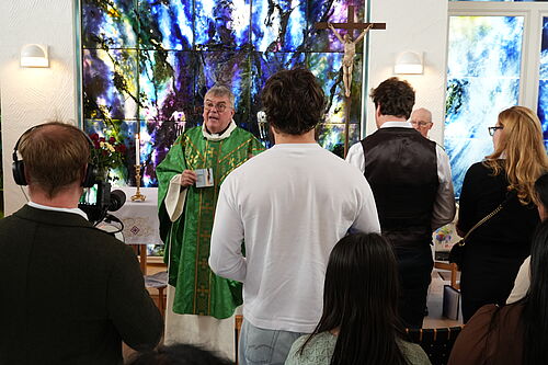 Bonifatiuswerk-Generalsekretär Msgr. Georg Austen während der Messe in der katholischen Gemeinde St. Marien in Tórshavn. Foto: Pfr. Martin Geistbeck