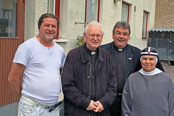In Turku im Kloster der Birgitta-Schwestern traf Monsignore Austen (2.v.r.) Helsinkis Bischof Teemu Sippo (2.v.l.), Pater Peter Gerbara und Sr. Violetta.
