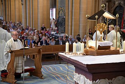 Geistlicher Rat Wolfgang Winkelmann betete für die Einheit der Weltkirche. (Foto: Simon Helmers)