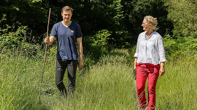 Pilgerreferentin Sabine Petters gemeinsam mit einem Pilger.(Foto: Sabine Petters)