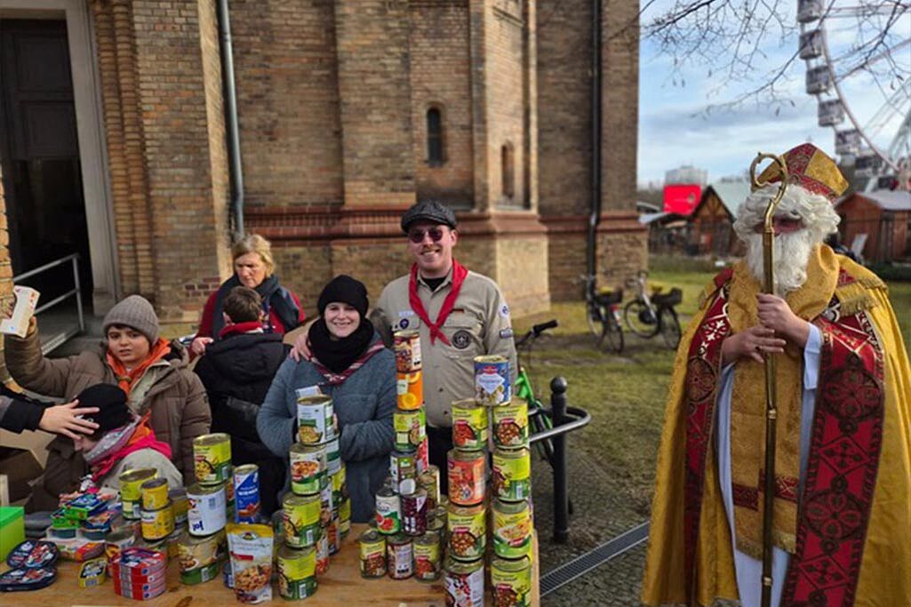 Die "Pfadis" und der Nikolaus. (Foto: Andreas Statt)