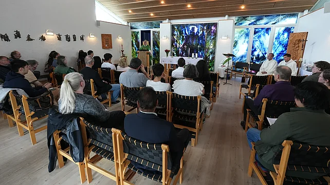 Bonifatiuswerk-Generalsekretär Msgr. Georg Austen während der Messe in der katholischen Gemeinde St. Marien in Tórshavn. Foto: Pfr. Martin Geistbeck