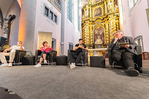 Gesprächsrunde mit (von links): Michael Herberger, Steffi Neu, Stefan Gödde. Moderiert von Bonifatiuswerk-Generalsekretär Monsignore Georg Austen. Foto: Hartmut Salzmann