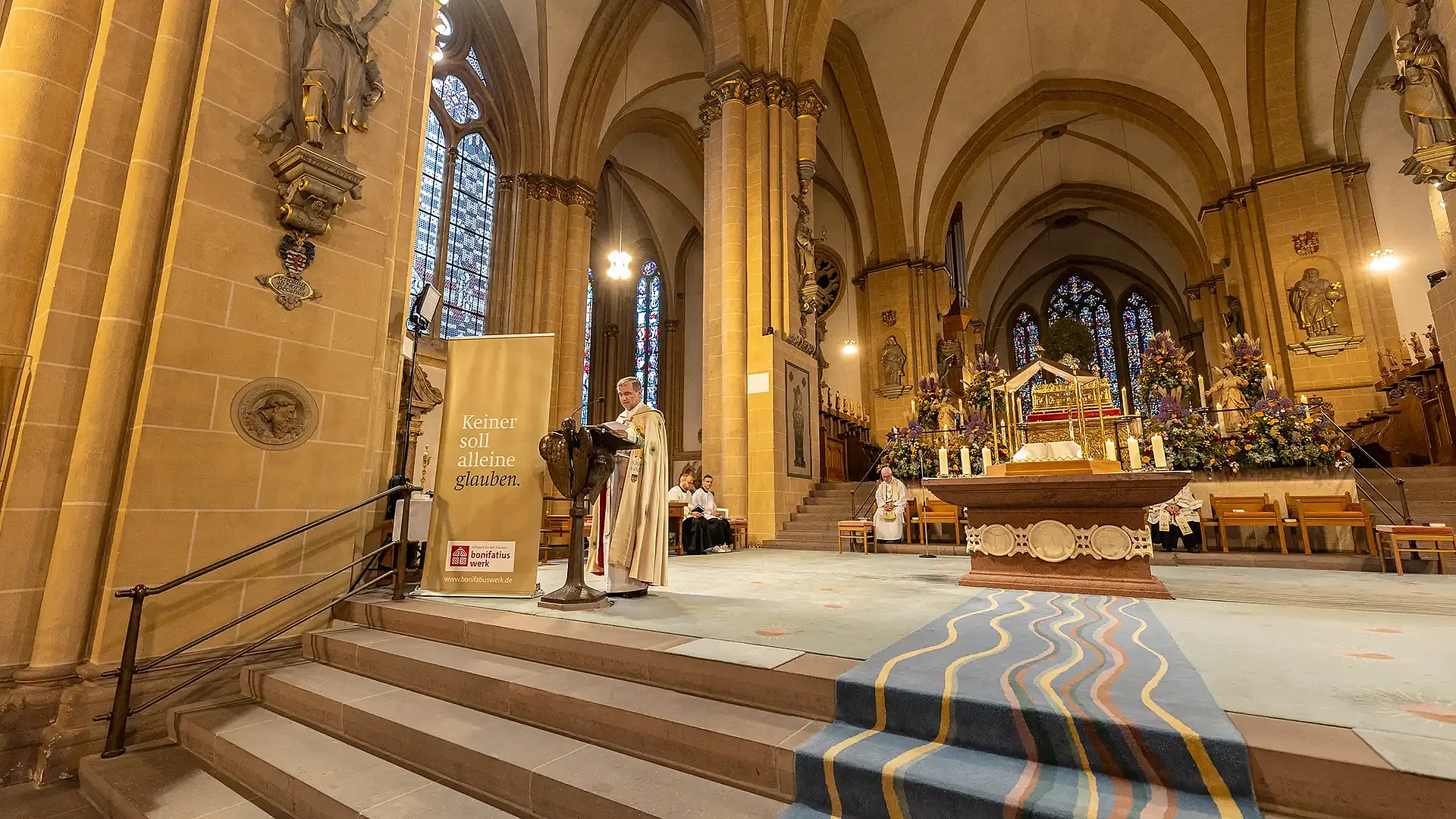 Bischof Philippe Jourdan (Tallinn/Estland) stand der Diaspora-Andacht des Bonifatiuswerkes im Hohen Dom zu Paderborn vor. Foto: Hartmut Salzmann