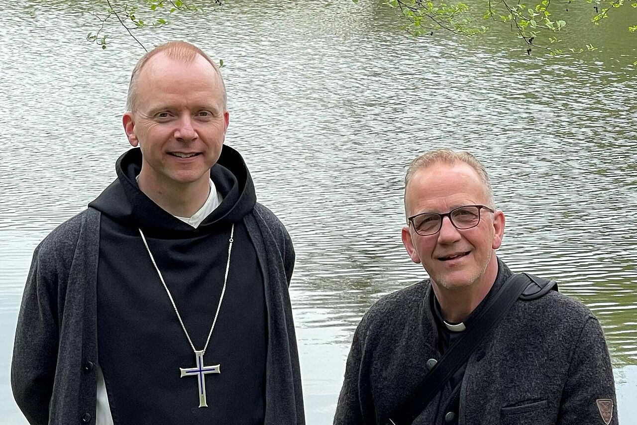 Bischof Erik Varden und der Geistliche Rektor des Jugendhauses Hardehausen, Dr. Peter Jochem. (Foto: Bonifatiuswerk)