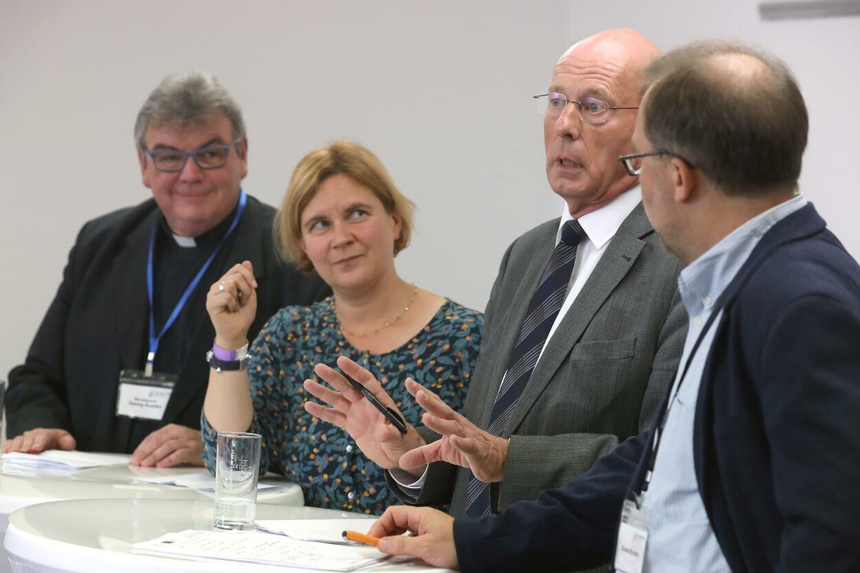 Von Links: Monsignore Georg Austen, Anne Rademacher und Eberhard Tiefensee. 