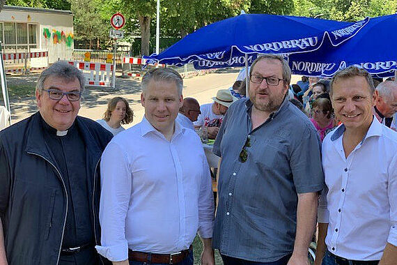 Msgr. Georg Austen (v.l.), Oberbürgermeister Dr. Christian Lösel, Pfr. Martin Geistbeck, Stadtrat Karl Ettinger. (Foto privat)