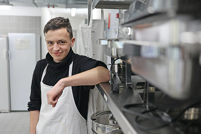 Der 18-Jährige Base aus Mazedonien möchte einmal Koch werden. (Foto: M. Nowak)